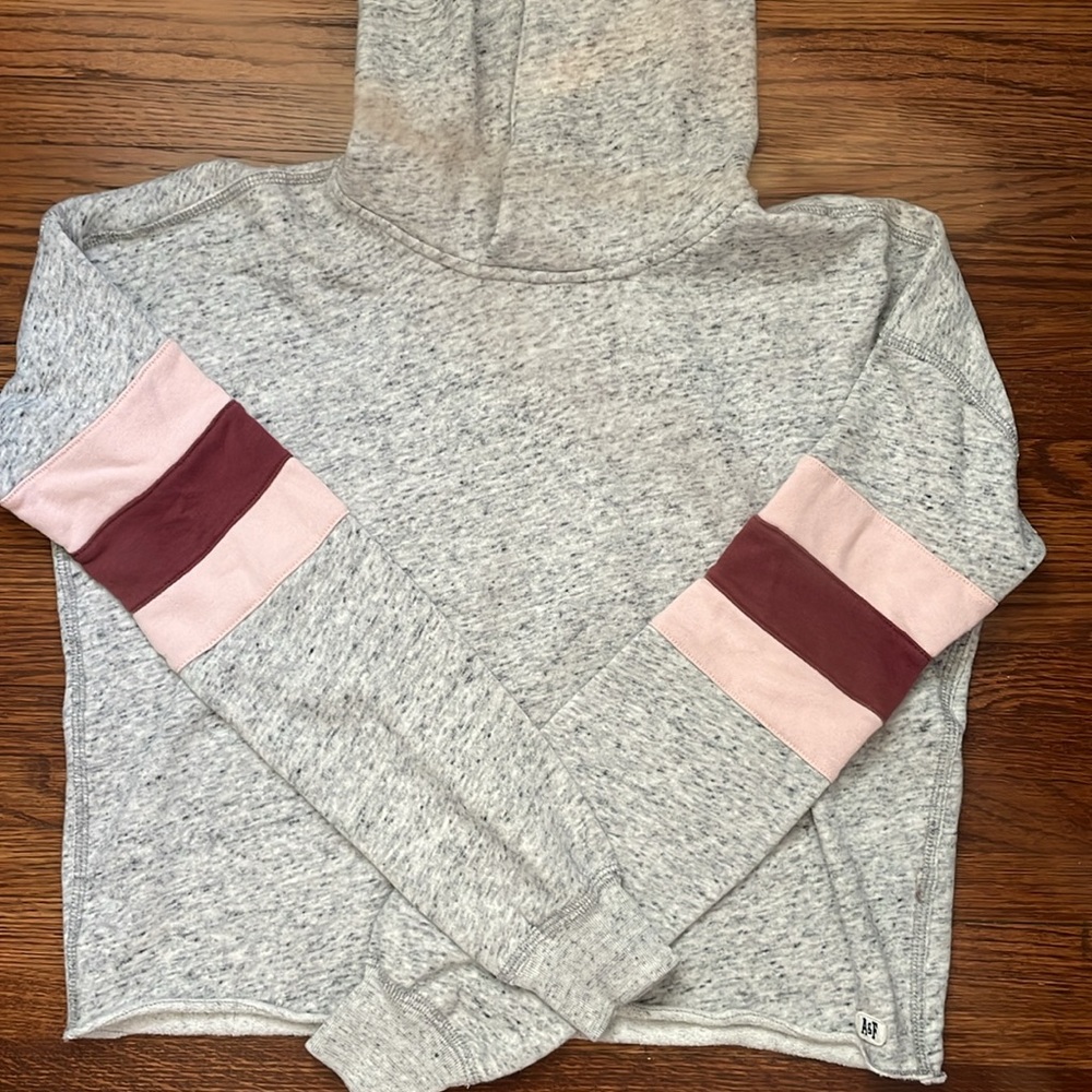 Cropped Abercrombie hoodie